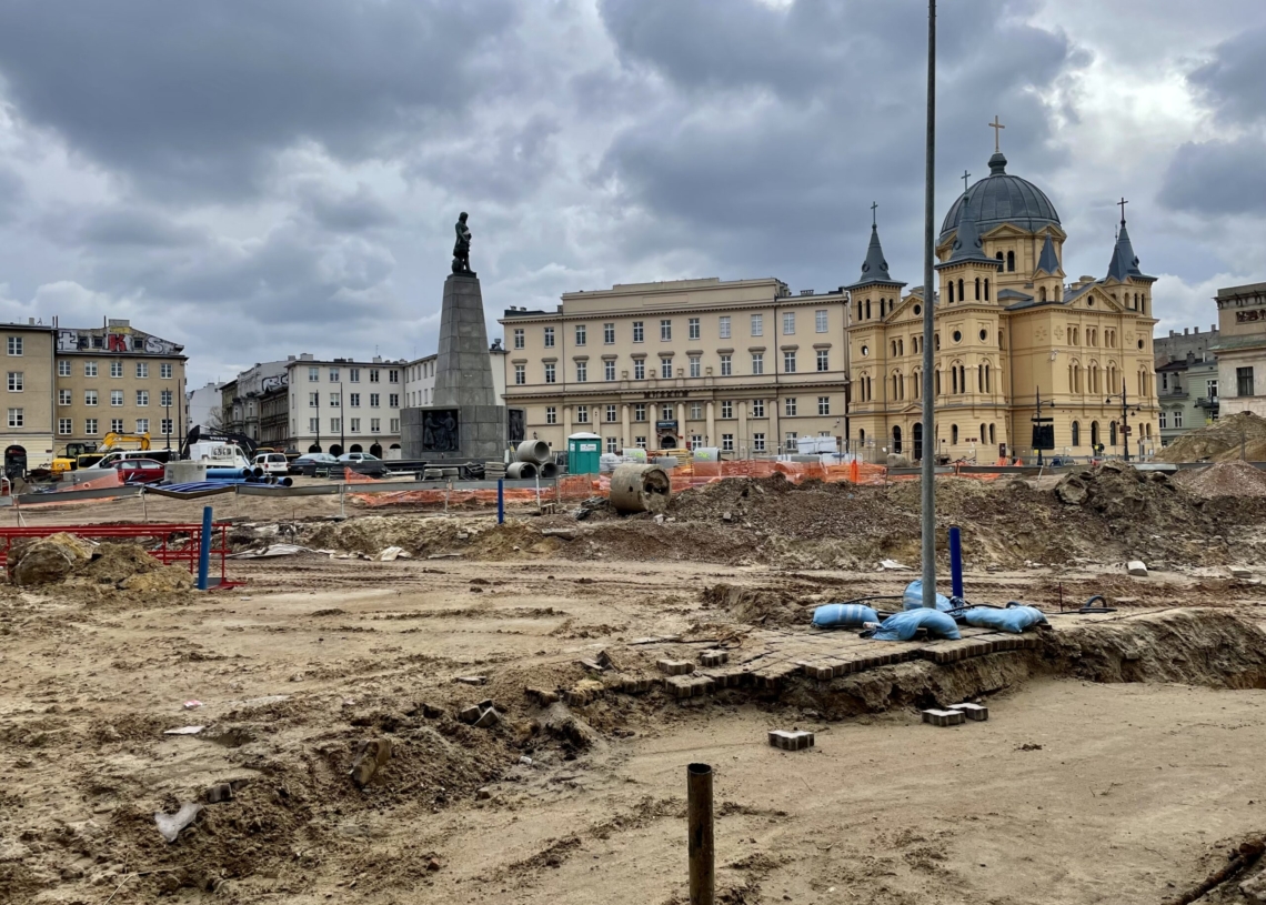 Modernizacja Placu Wolności. Według ZIM zaawansowanie robót jest na poziomie 60 proc. A jaki faktycznie jest postęp prac? [ZDJĘCIA + WIDEO]