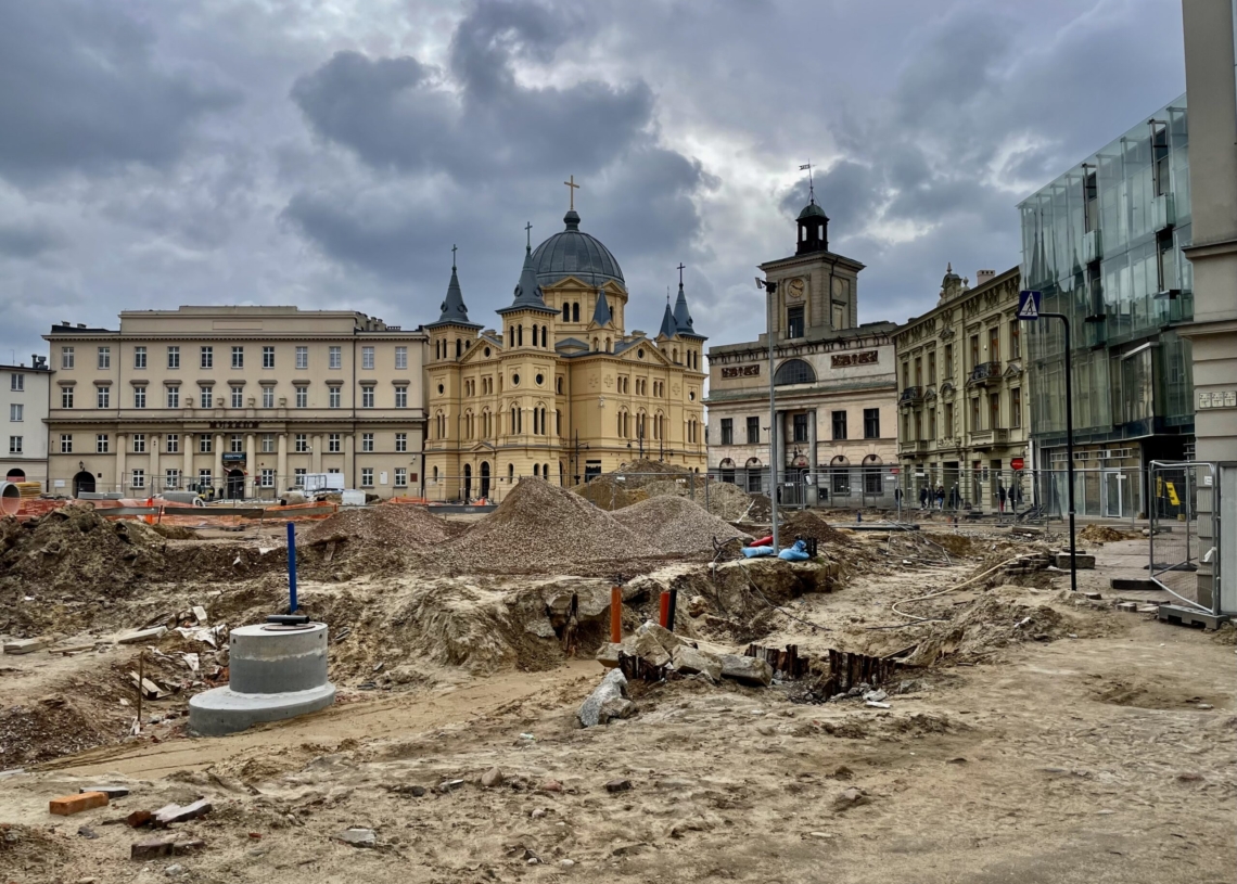 Modernizacja Placu Wolności. Według ZIM zaawansowanie robót jest na poziomie 60 proc. A jaki faktycznie jest postęp prac? [ZDJĘCIA + WIDEO]