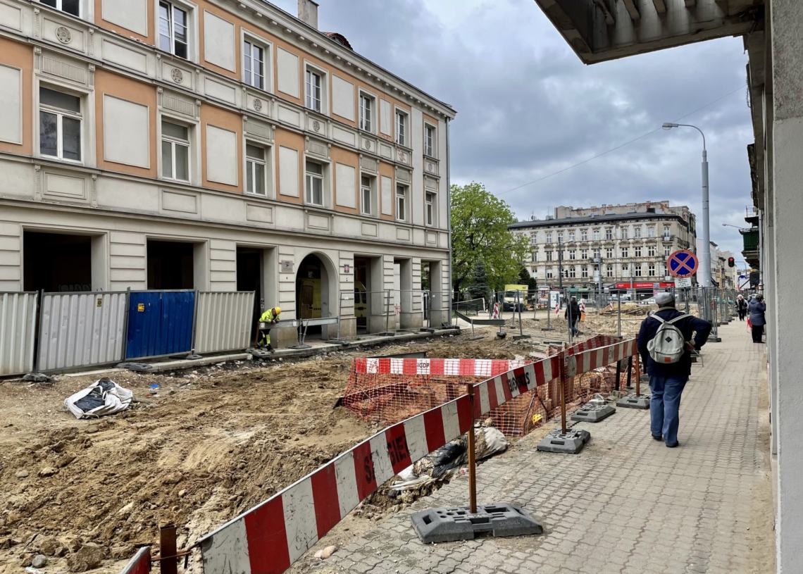 Modernizacja Placu Wolności. Według ZIM zaawansowanie robót jest na poziomie 60 proc. A jaki faktycznie jest postęp prac? [ZDJĘCIA + WIDEO]