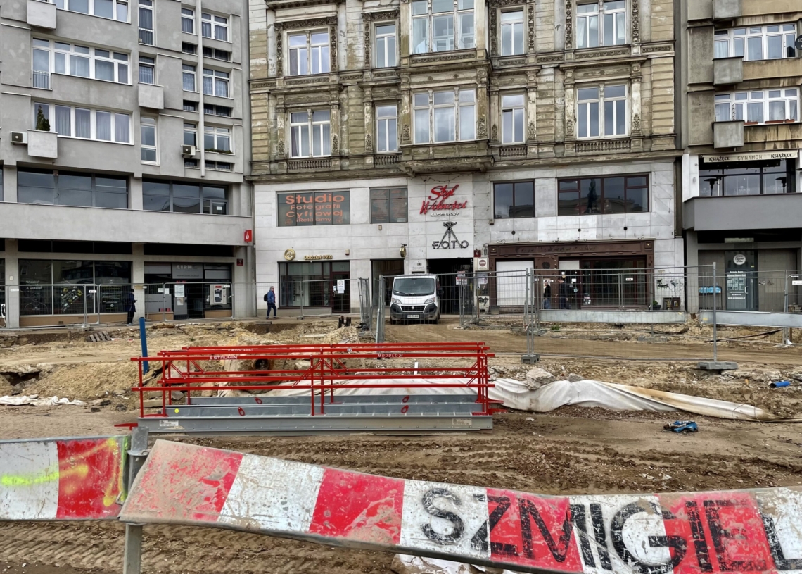Modernizacja Placu Wolności. Według ZIM zaawansowanie robót jest na poziomie 60 proc. A jaki faktycznie jest postęp prac? [ZDJĘCIA + WIDEO]