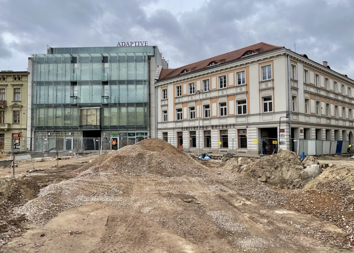 Modernizacja Placu Wolności. Według ZIM zaawansowanie robót jest na poziomie 60 proc. A jaki faktycznie jest postęp prac? [ZDJĘCIA + WIDEO]