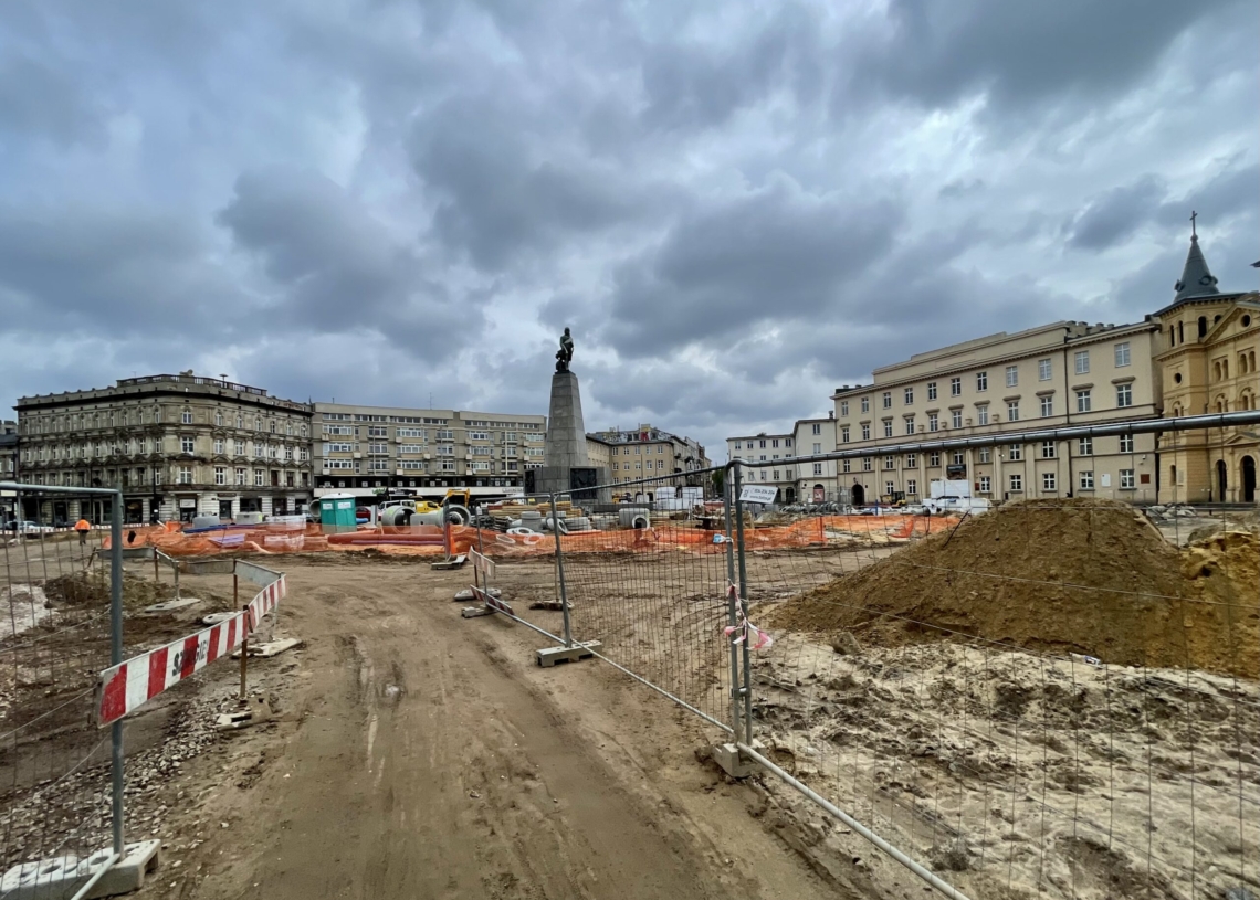 Modernizacja Placu Wolności. Według ZIM zaawansowanie robót jest na poziomie 60 proc. A jaki faktycznie jest postęp prac? [ZDJĘCIA + WIDEO]