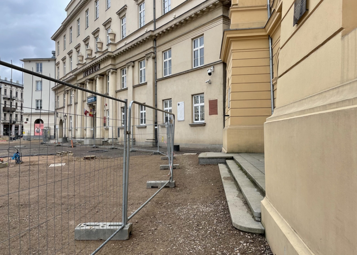 Modernizacja Placu Wolności. Według ZIM zaawansowanie robót jest na poziomie 60 proc. A jaki faktycznie jest postęp prac? [ZDJĘCIA + WIDEO]