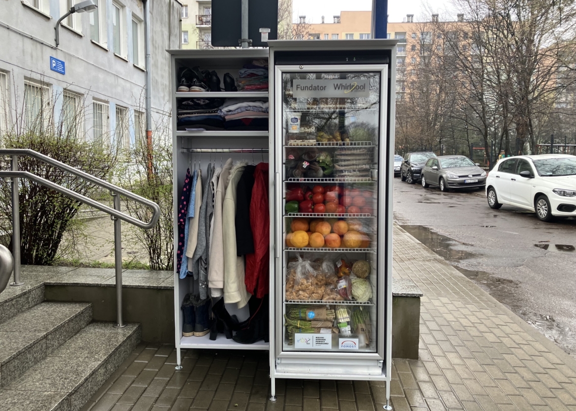 Kolejna łódzka, społeczna lodówka stanęła przy Ćwiklińskiej 5A