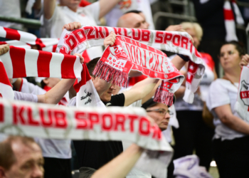 Doping kibiców w meczu ŁKS Commercecon Łódź - BKS BOSTIK Bielsko-Biała