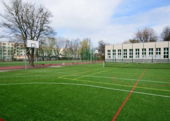 Kompleks boisk sportowych w XXXI LO w Łodzi