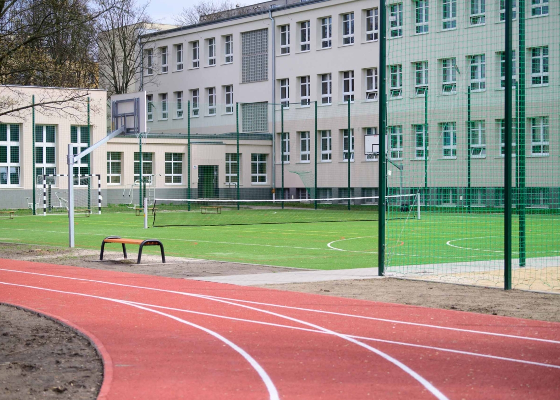 Kompleks boisk sportowych w XXXI LO w Łodzi