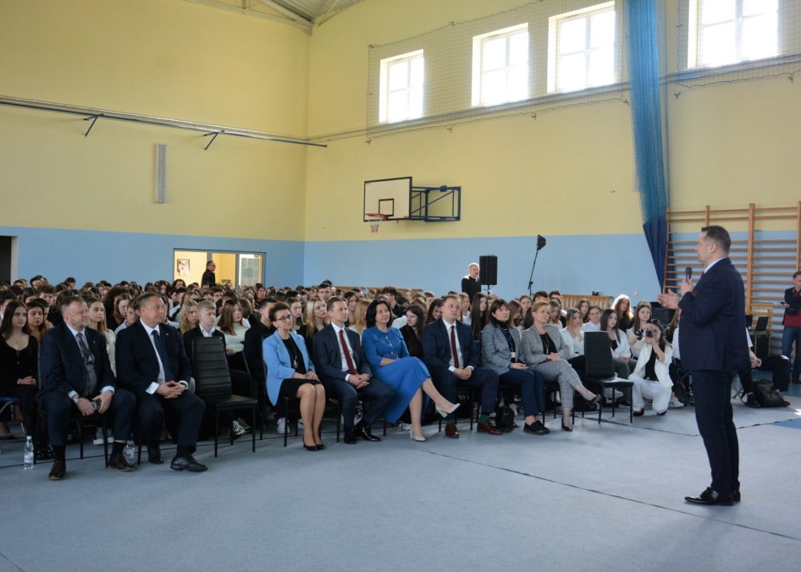 Minister Przemysław Czarnek gościł dzisiaj w I Liceum Ogólnokształcącym w Opocznie [ZDJĘCIA]