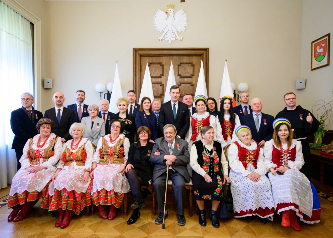 zasłużonych mieszkańców województwa