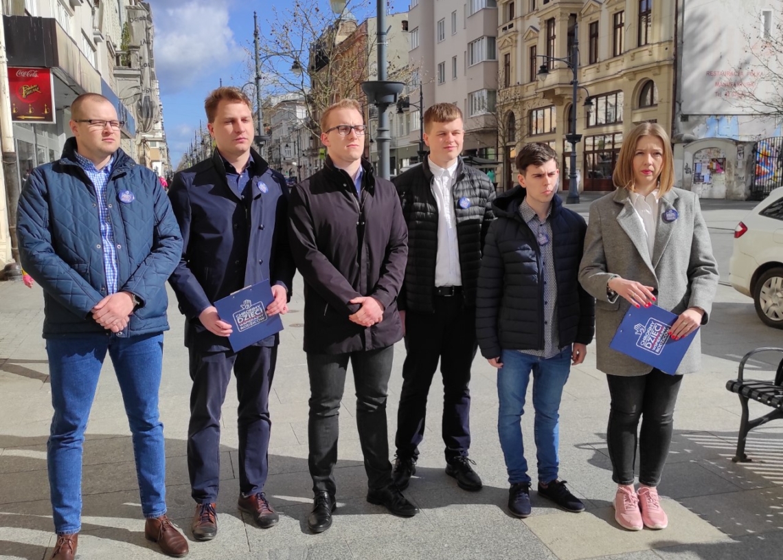 Chrońmy dzieci, wspierajmy rodziców. Forum Młodych PiS zbiera podpisy pod projektem ustawy 1 Chrońmy dzieci, wspierajmy rodziców