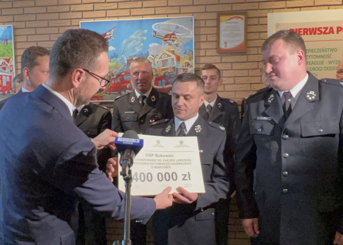 7 jednostek OSP z powiatu łódzkiego wschodniego i brzezińskiego otrzymało pieniądze na zakup samochodów ratowniczo-gaśniczych [ZDJĘCIA+WIDEO]