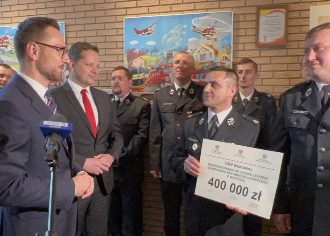7 jednostek OSP z powiatu łódzkiego wschodniego i brzezińskiego otrzymało pieniądze na zakup samochodów ratowniczo-gaśniczych [ZDJĘCIA+WIDEO]