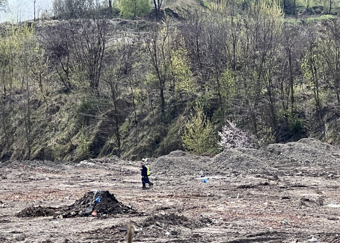 Tony odpadów na Widzewie. Składowane są w wyrobisku po byłej kopalni piasku [ZDJĘCIA]
