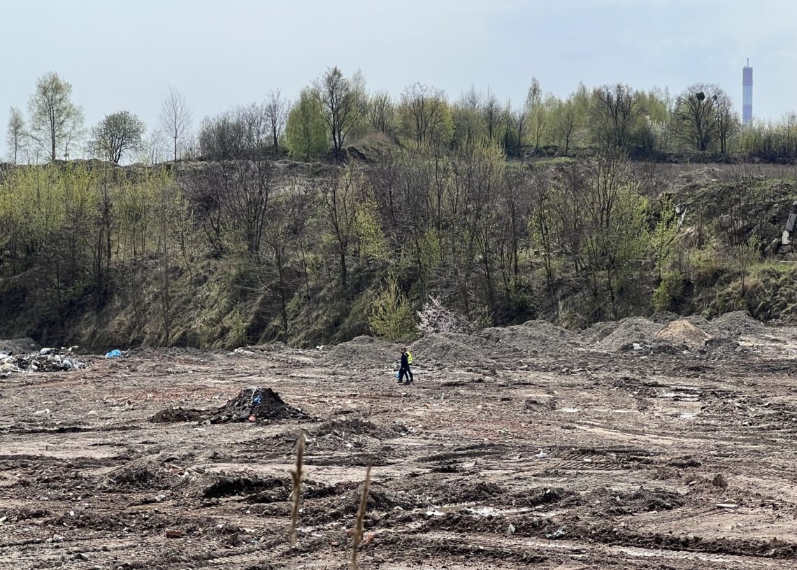 Tony odpadów na Widzewie. Składowane są w wyrobisku po byłej kopalni piasku [ZDJĘCIA]