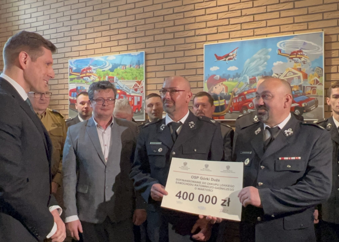 7 jednostek OSP z powiatu łódzkiego wschodniego i brzezińskiego otrzymało pieniądze na zakup samochodów ratowniczo-gaśniczych [ZDJĘCIA+WIDEO]