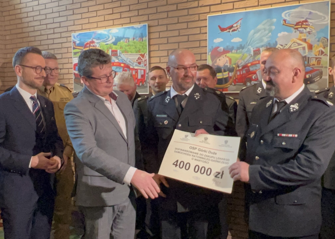 7 jednostek OSP z powiatu łódzkiego wschodniego i brzezińskiego otrzymało pieniądze na zakup samochodów ratowniczo-gaśniczych [ZDJĘCIA+WIDEO]