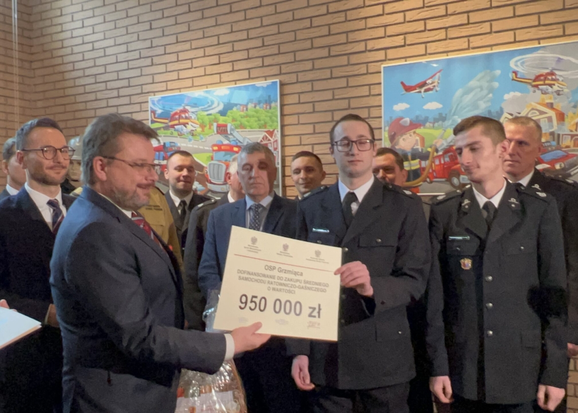 7 jednostek OSP z powiatu łódzkiego wschodniego i brzezińskiego otrzymało pieniądze na zakup samochodów ratowniczo-gaśniczych [ZDJĘCIA+WIDEO]