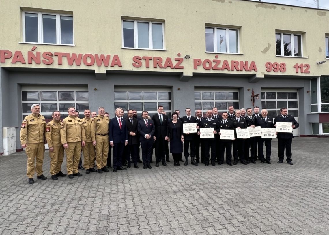 7 jednostek OSP z powiatu łódzkiego wschodniego i brzezińskiego otrzymało pieniądze na zakup samochodów ratowniczo-gaśniczych [ZDJĘCIA+WIDEO]