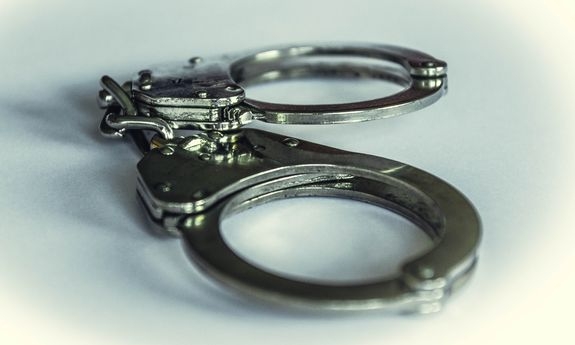 Brzeziny: Policjant w czasie wolnym od służby zatrzymał poszukiwanego 1 Afera korupcyjna w powiecie pajęczańskim. Aresztowano starostę