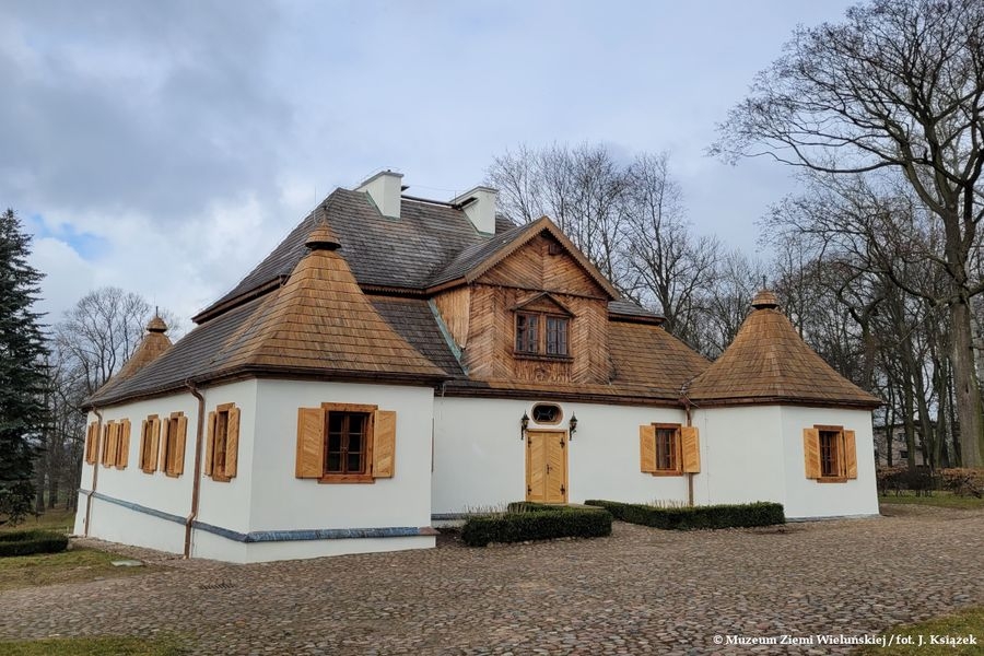 Muzeum Wnętrz Dworskich w Ożarowie