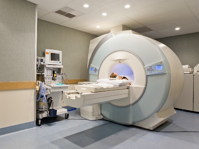 Wieruszów: otwarto pracownię rezonansu magnetycznego 1 Otwarto pracownię rezonansu magnetycznego w Wieruszowie