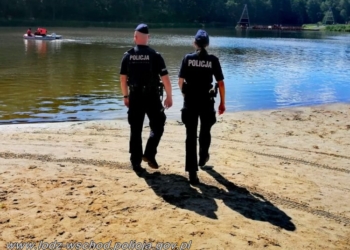 Policjant uratował tonącego psa