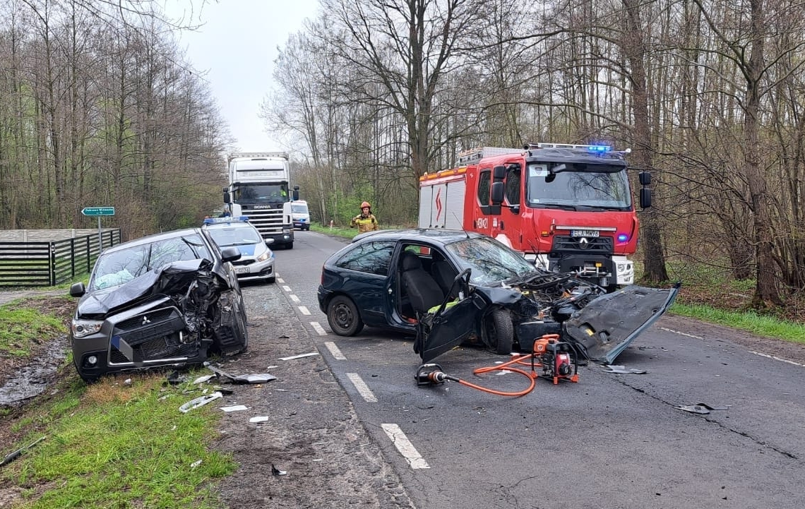 Wypadek w Dąbrowie Widawskiej. Aż 3 osoby ranne