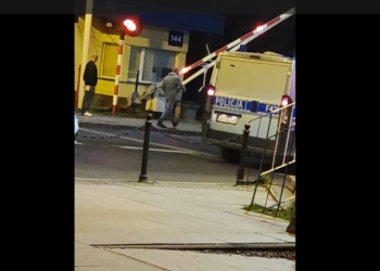 Policjanci przejechali radiowozem na czerwonym