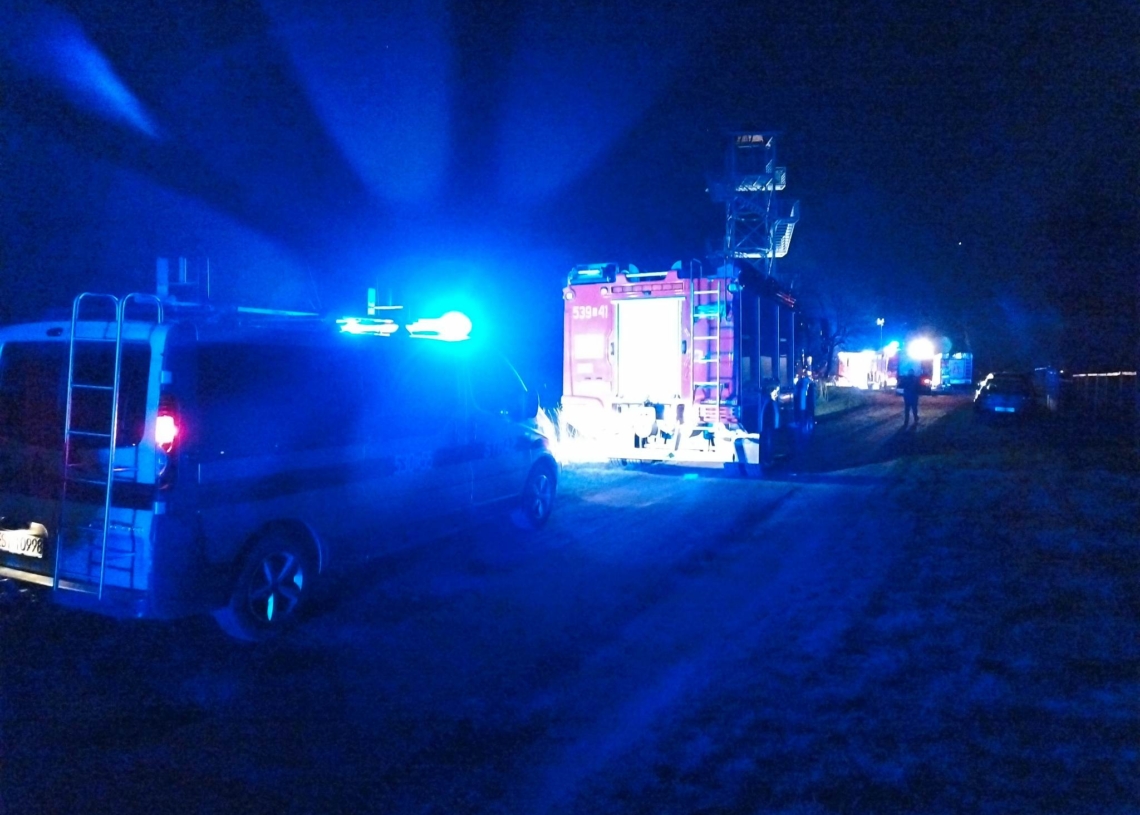 Dwóch 14-latków utknęło na bagnach w gminie Warta. Strażakom udało się ich uratować