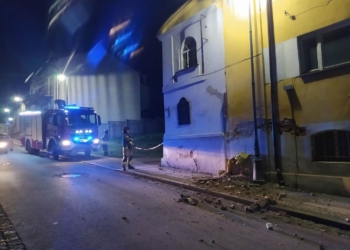 Sieradz: od budynku dawnej synagogi oderwał się gzyms