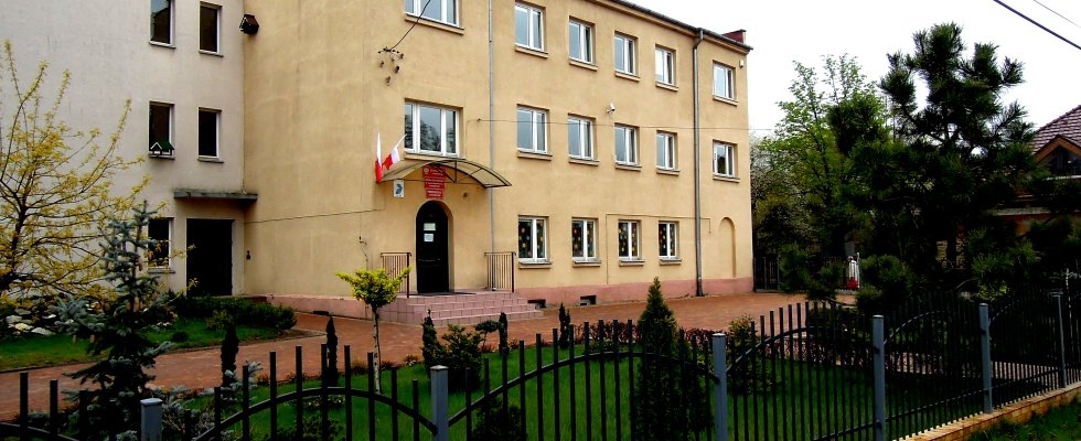 Do trzech razy sztuka. Wyłoniono wykonawcę rozbudowy Szkoły Podstawowej w Marzeninie 1 SP w Marzeninie