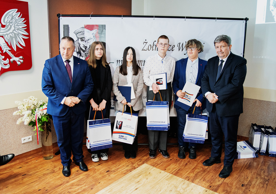 Marszałek województwa łódzkiego nagrodził laureatów konkursu o Wyklętych