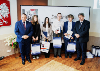 Marszałek województwa łódzkiego nagrodził laureatów konkursu o Wyklętych