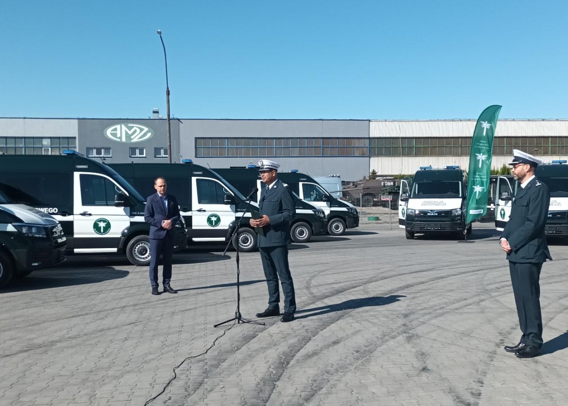 Inspekcja Transportu Drogowego odebrała w Kutnie 10 nowych furgonów [ZDJĘCIA]