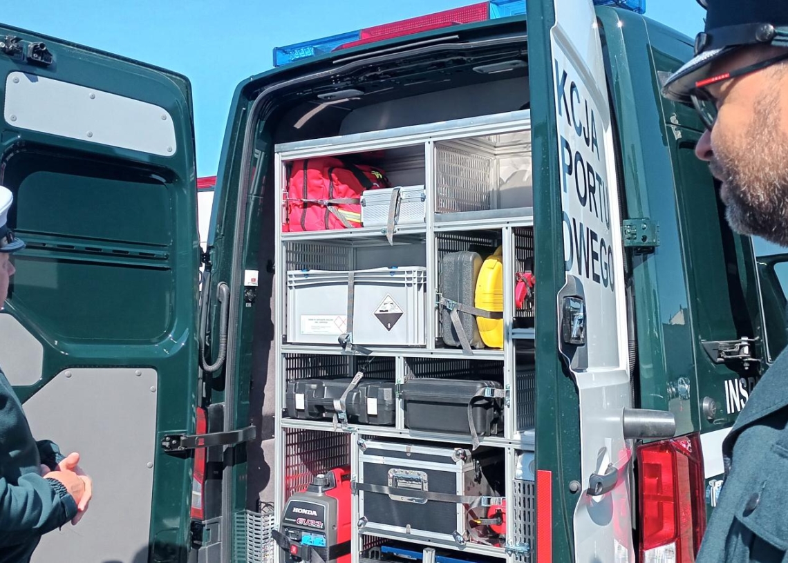 Inspekcja Transportu Drogowego odebrała w Kutnie 10 nowych furgonów [ZDJĘCIA]