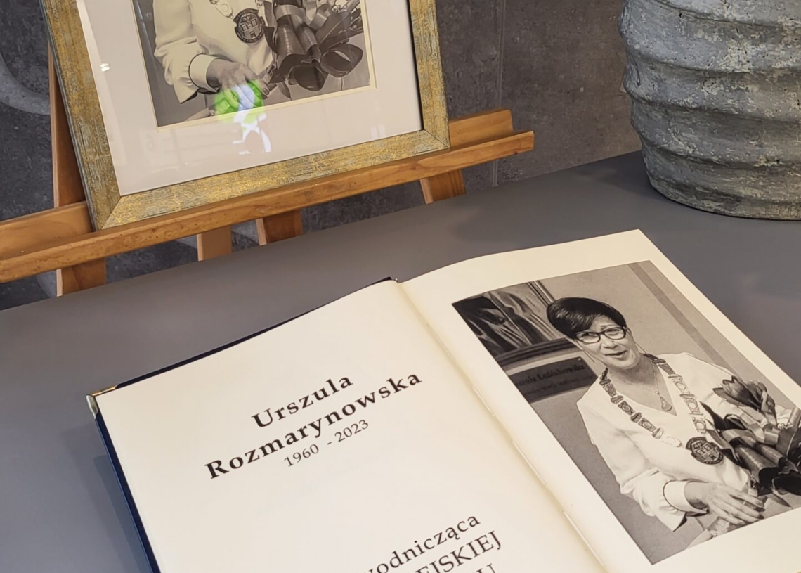 W Urzędzie Miasta Sieradza wystawiono księgę kondolencyjną
