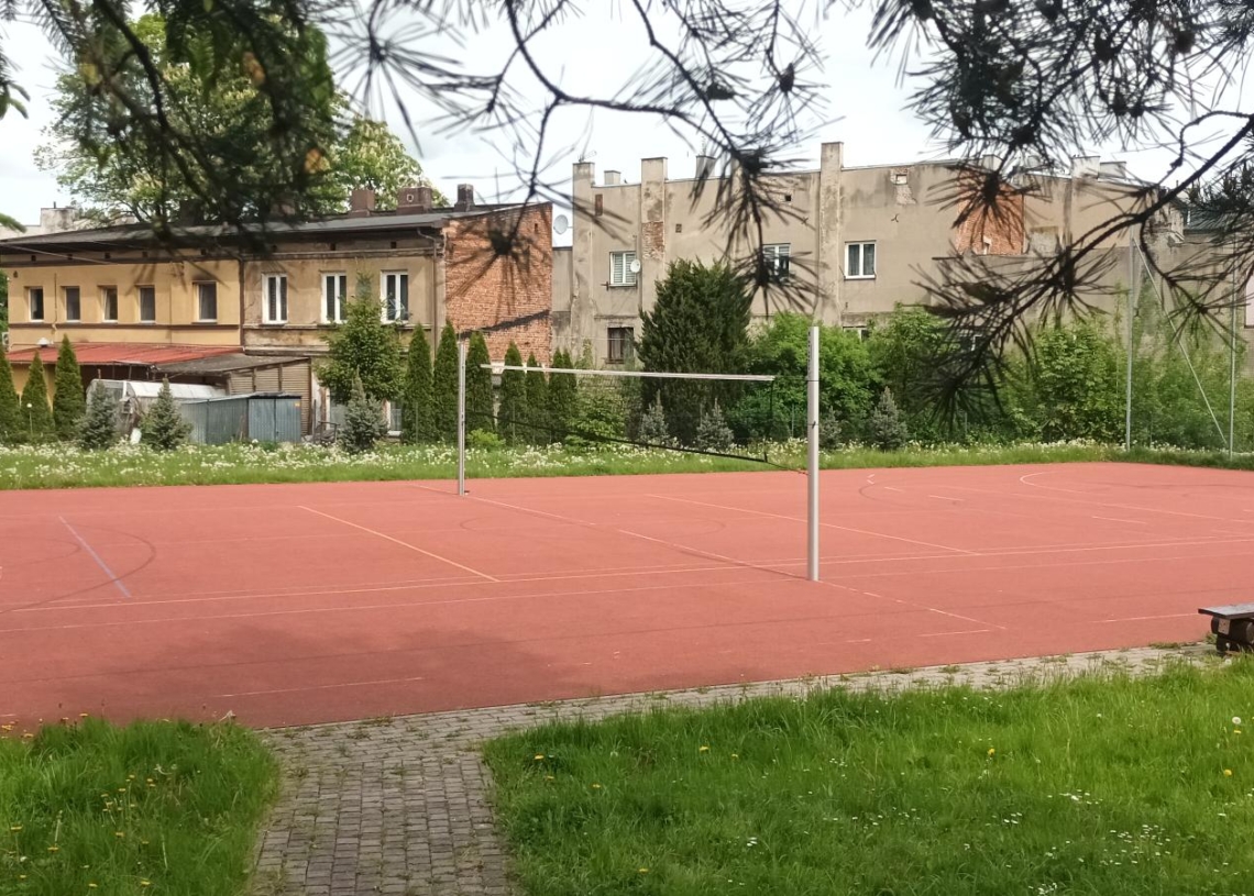 Boisko Liceum Ogólnokształcącego w Brzezinach zostanie zadaszone [ZDJĘCIA]