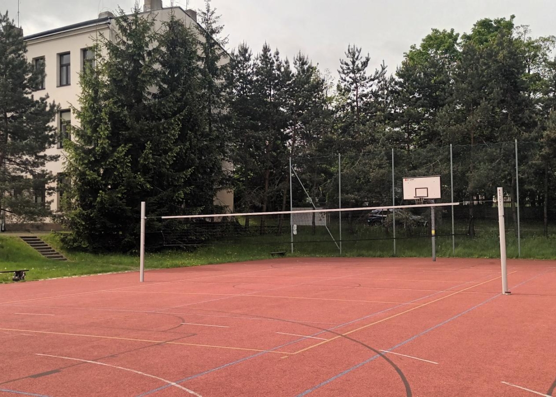 Boisko Liceum Ogólnokształcącego w Brzezinach zostanie zadaszone [ZDJĘCIA]