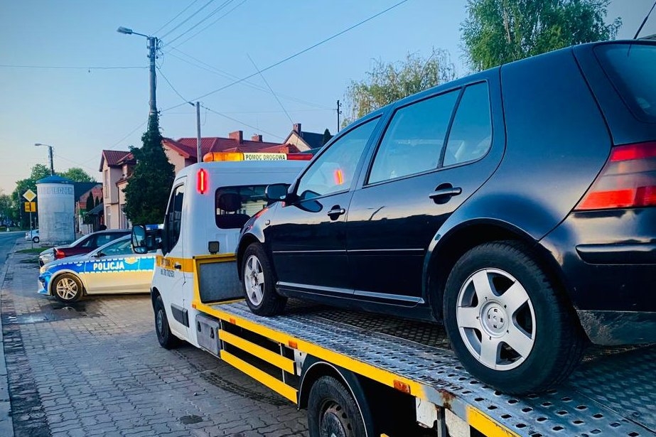 Powiat rawski: Podał dane brata, bo nie miał uprawnień do kierowania 1 podał dane brata, bo nie miał prawa jazdy