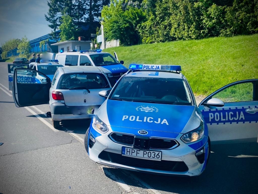 Rawa Mazowiecka: Nie zatrzymał się do kontroli, bo dzień wcześniej pił alkohol