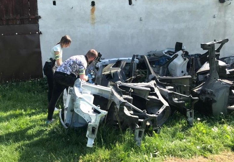 Policja zlikwidowała dziuplę samochodową
