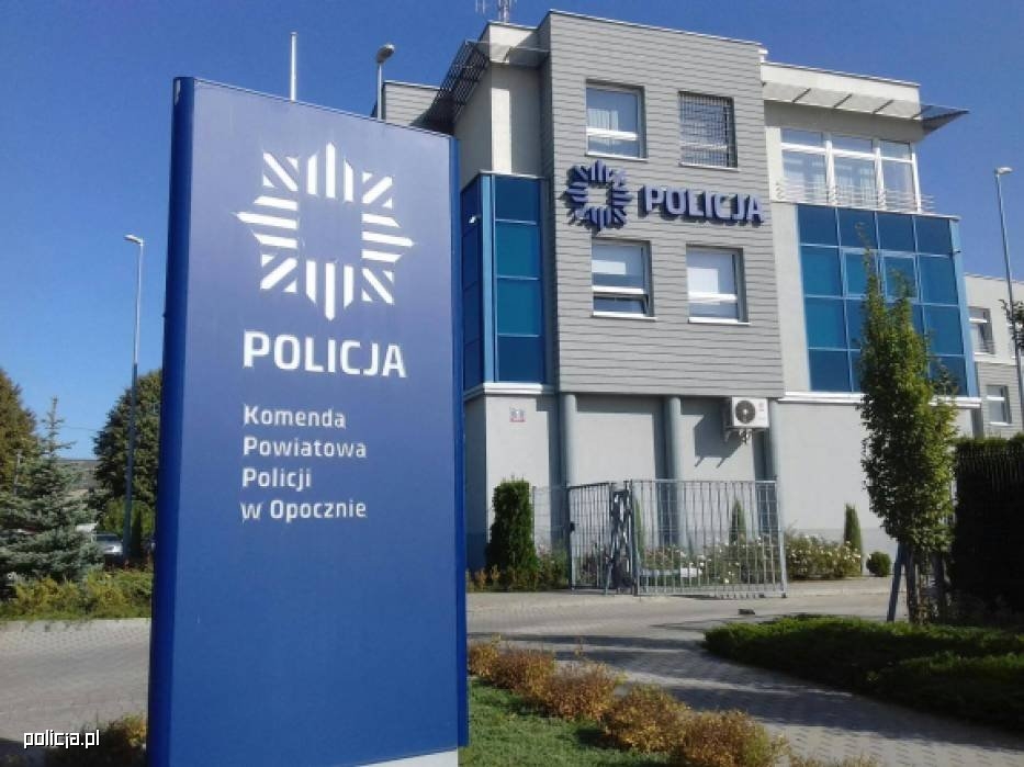 Opoczno: Podpaliły klatkę schodową, bo nie dostały papierosa