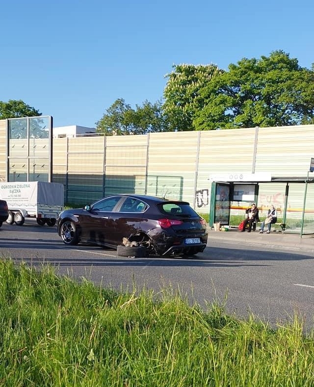 Utrudnienia na alei Jana Pawła II. Zderzenie osobówek na nitce w kierunku Mickiewicza