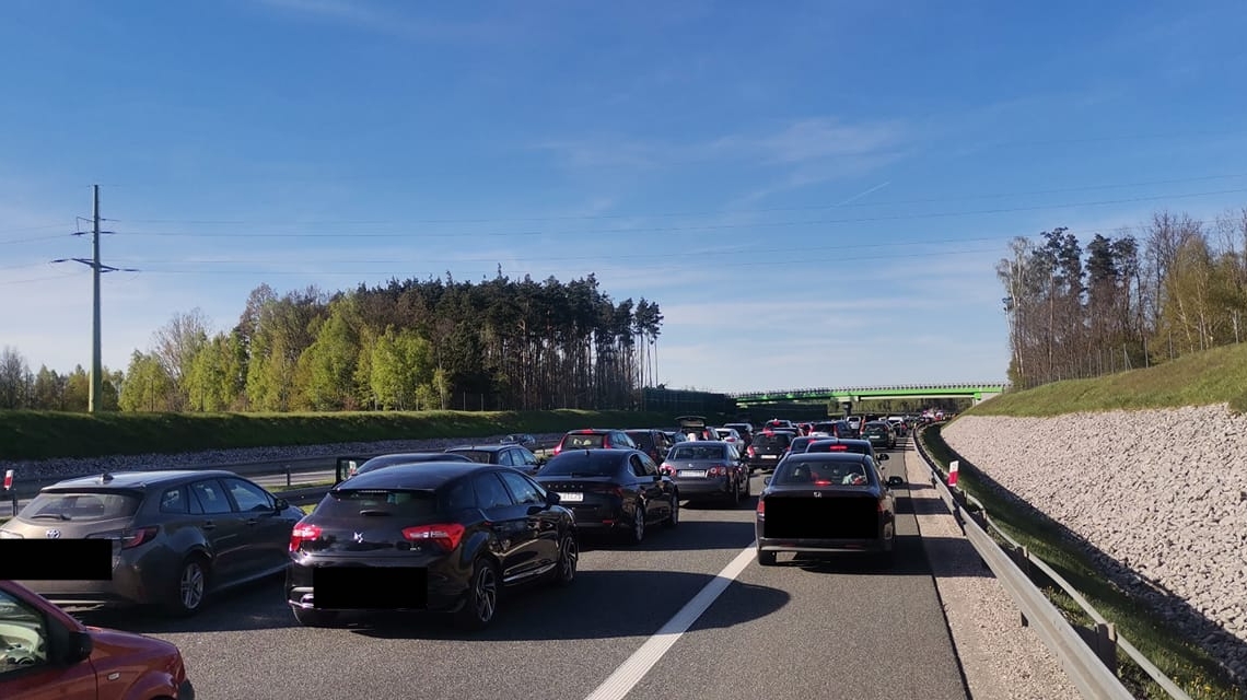 Kolizja 3 samochodów na S14