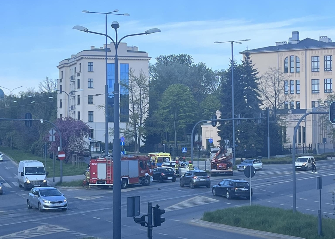 Zderzenie samochodów na Uniwersyteckiej w Łodzi