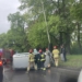 Samochód uderzył w latarnię na Zgierskiej w Łodzi. Utrudnienia w ruchu 7 Samochód uderzył w latarnię na Zgierskiej w Łodzi