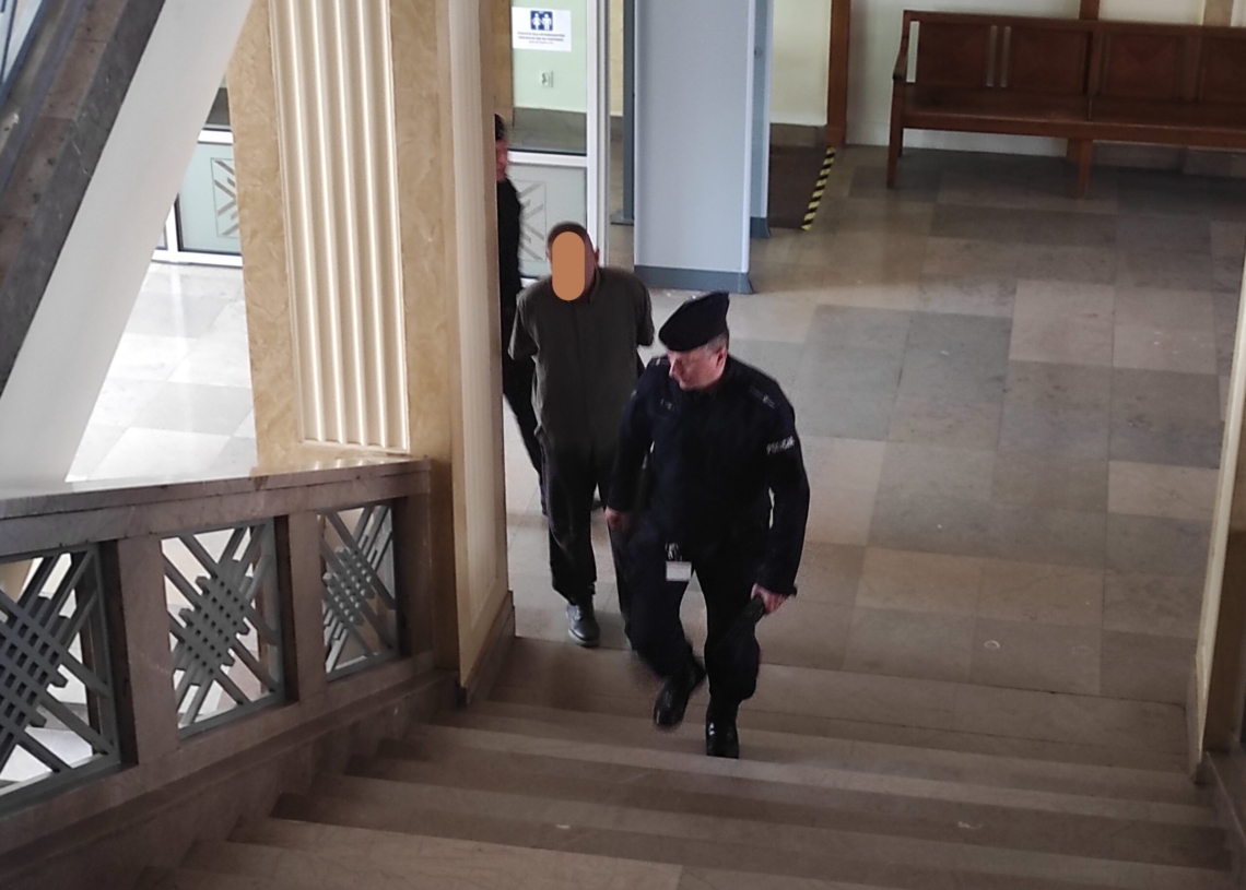 Zaatakował kolegę nożem kuchennym, bo ten pstrykał palcami [ZDJĘCIA]