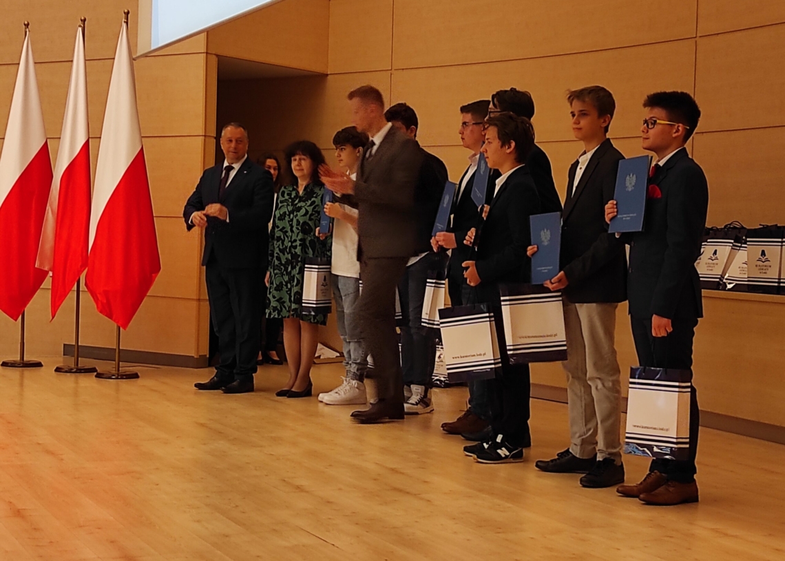 210 uczniów szkół podstawowych w Łódzkiem odebrało nagrody za najlepsze wyniki w wojewódzkich konkursach [ZDJĘCIA]