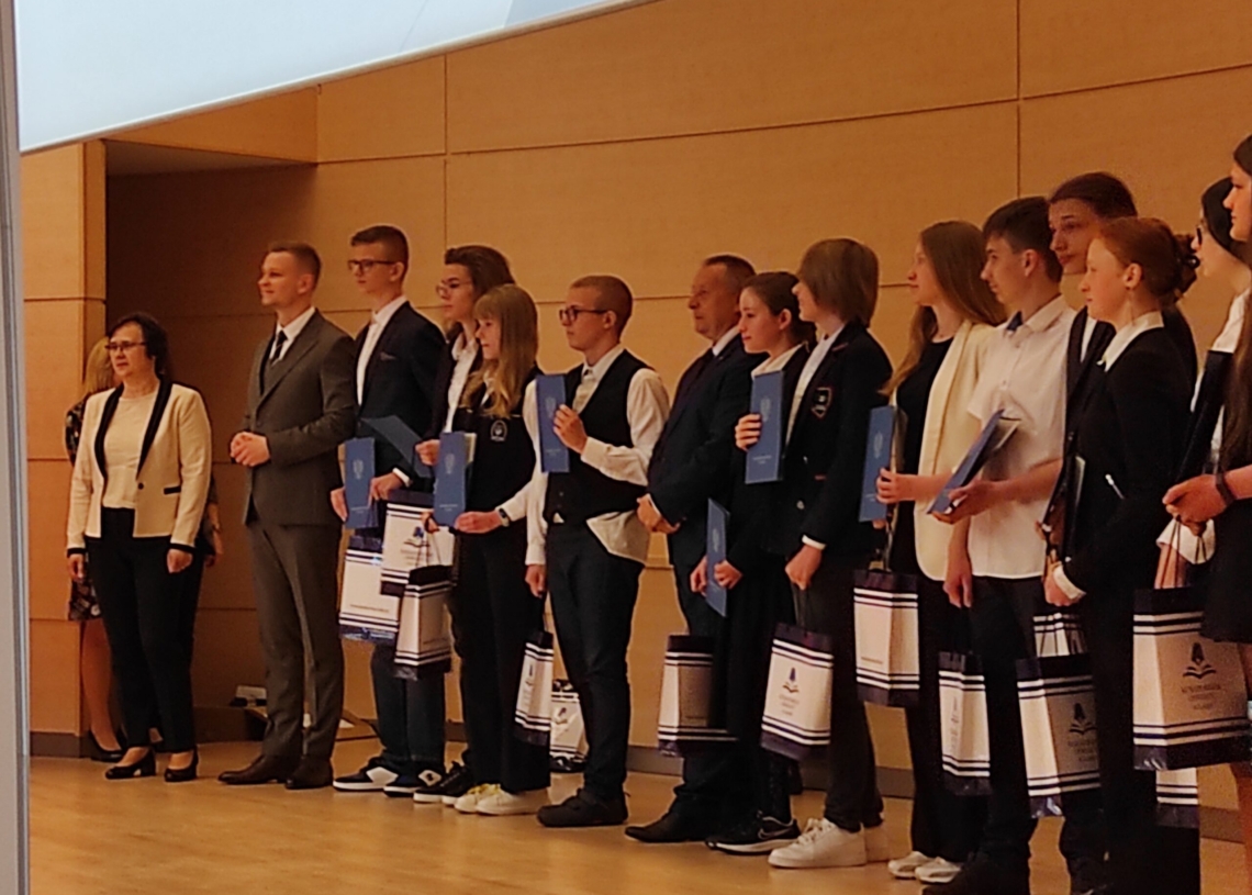 210 uczniów szkół podstawowych w Łódzkiem odebrało nagrody za najlepsze wyniki w wojewódzkich konkursach [ZDJĘCIA]