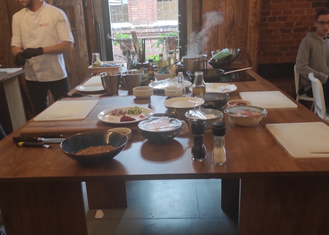 Warsztaty kulinarne z Karolem Okrasą – zasada Zero Waste [ZDJĘCIA]
